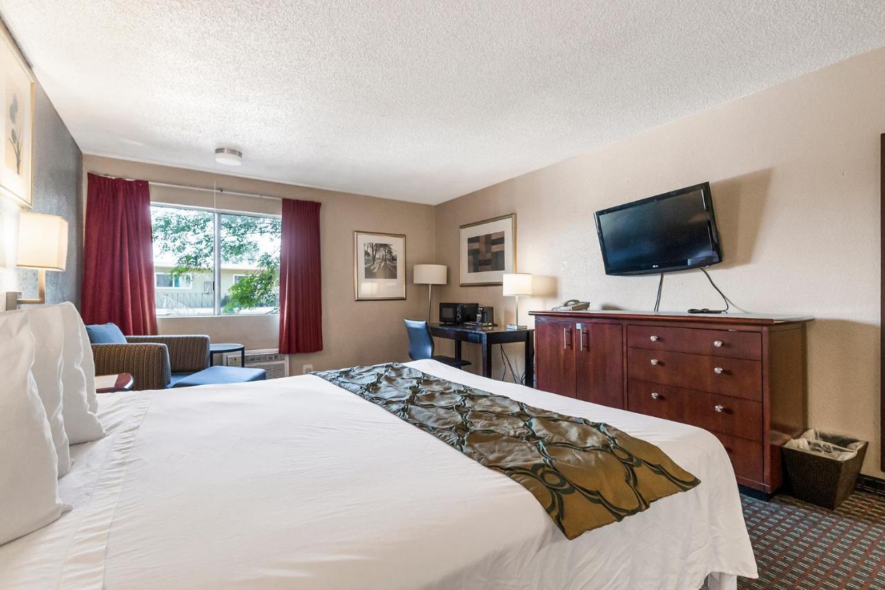 Heritage Inn Express Hayward Buitenkant foto